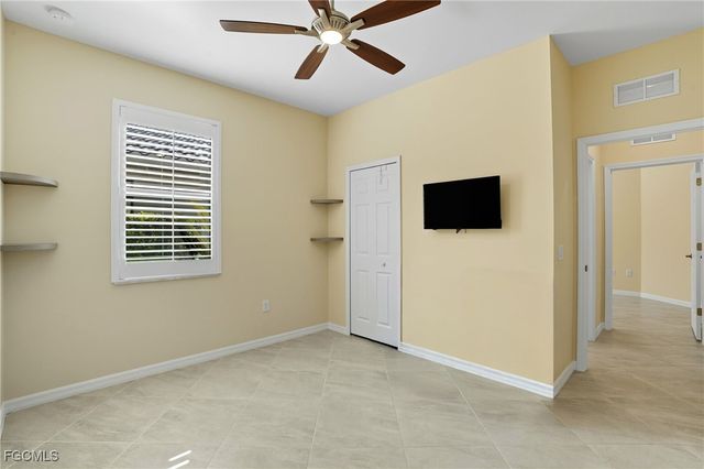 8290 Venetian Pointe DR, Fort Myers, FL 33908