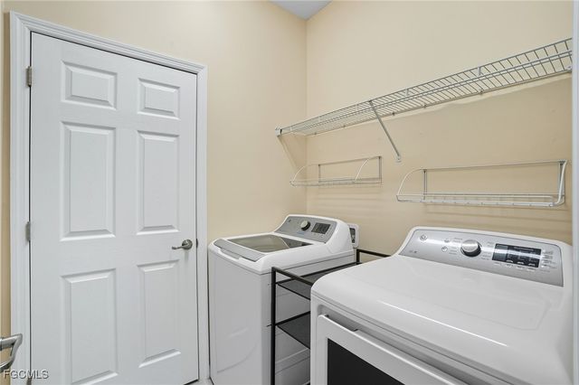 8290 Venetian Pointe DR, Fort Myers, FL 33908