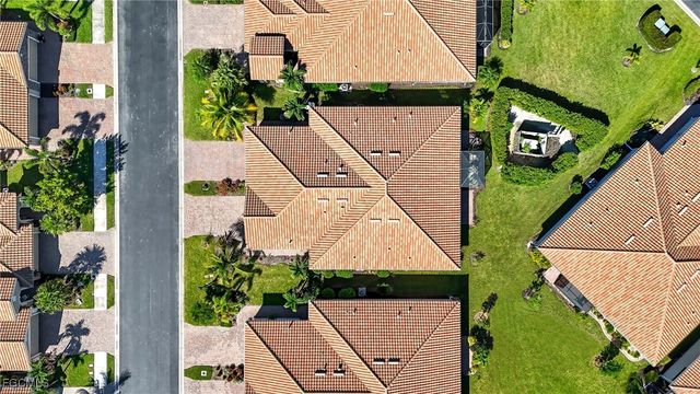 8290 Venetian Pointe DR, Fort Myers, FL 33908