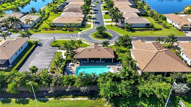 8290 Venetian Pointe DR, Fort Myers, FL 33908