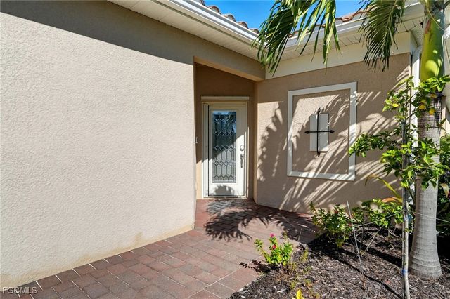 8290 Venetian Pointe DR, Fort Myers, FL 33908