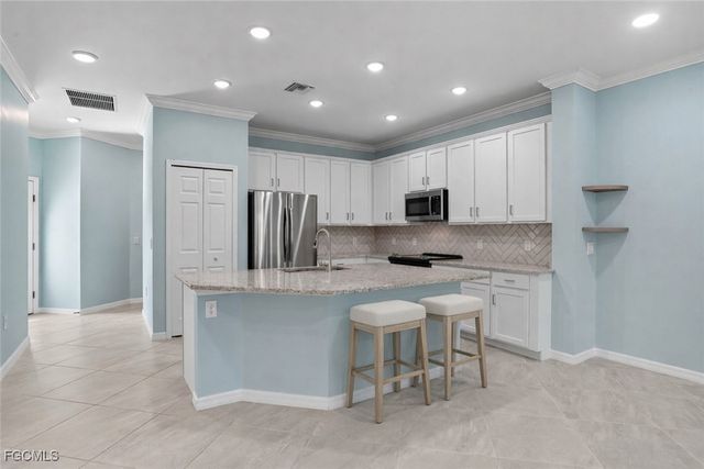 8290 Venetian Pointe DR, Fort Myers, FL 33908