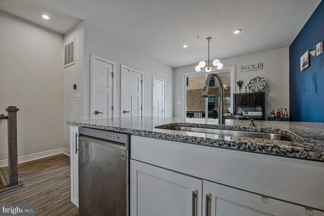 6204 EDITORS PARK DR, Hyattsville, MD 20782