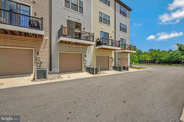 6204 EDITORS PARK DR, Hyattsville, MD 20782