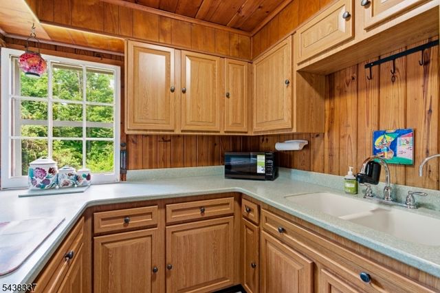 1 Maple Dr, Vernon Twp., NJ 07461