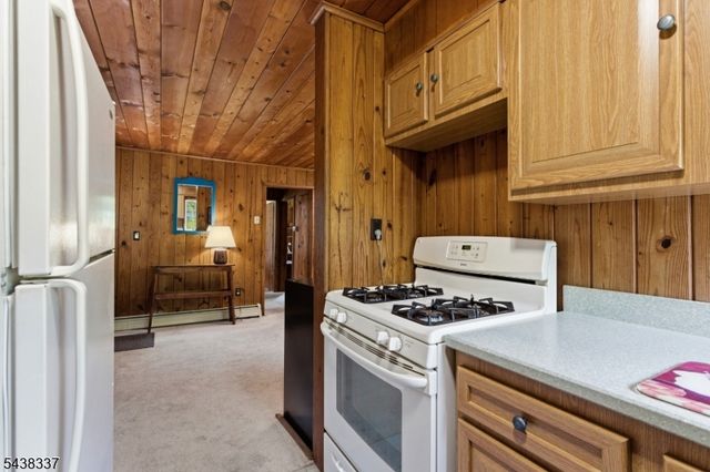 1 Maple Dr, Vernon Twp., NJ 07461