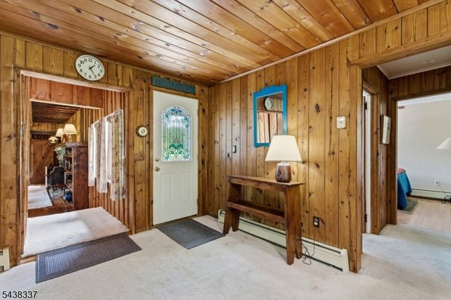 1 Maple Dr, Vernon Twp., NJ 07461