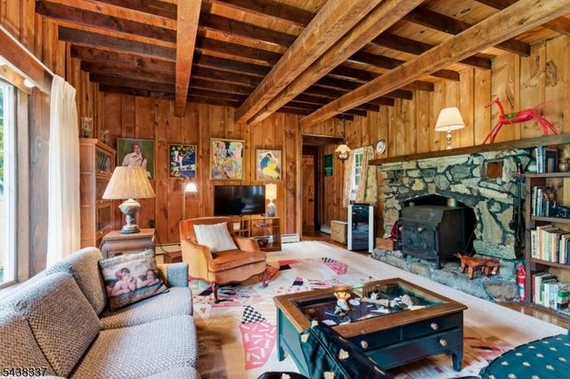1 Maple Dr, Vernon Twp., NJ 07461