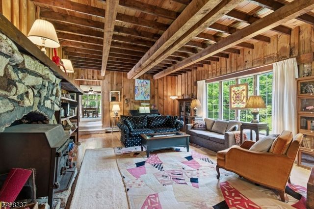 1 Maple Dr, Vernon Twp., NJ 07461
