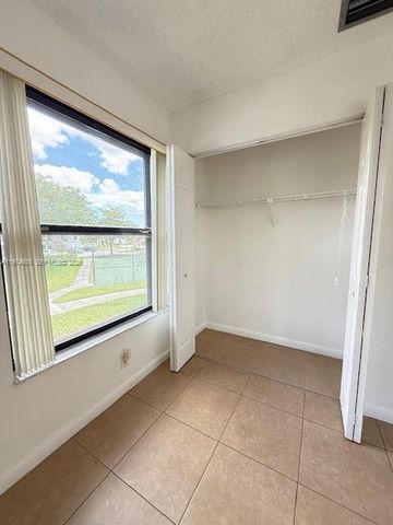 207 Lake Pointe Dr 201, Oakland Park, FL 33309