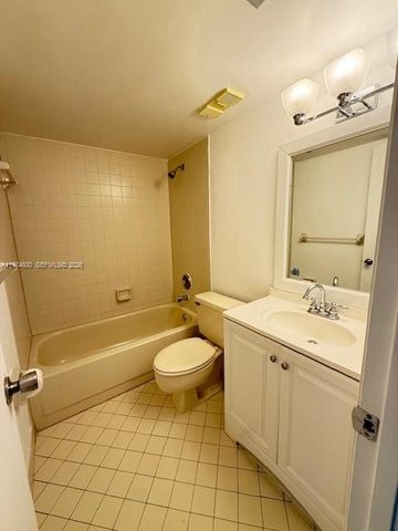 207 Lake Pointe Dr 201, Oakland Park, FL 33309