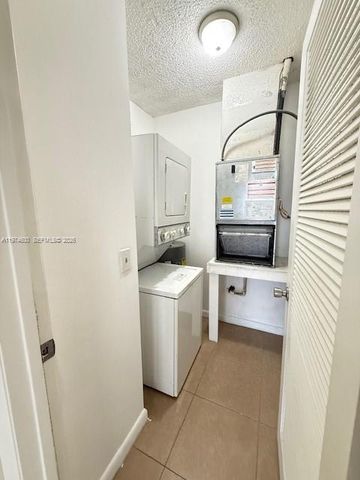 207 Lake Pointe Dr 201, Oakland Park, FL 33309