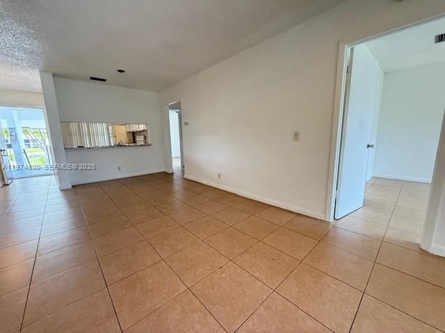 207 Lake Pointe Dr 201, Oakland Park, FL 33309