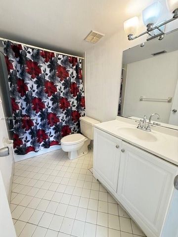 207 Lake Pointe Dr 201, Oakland Park, FL 33309