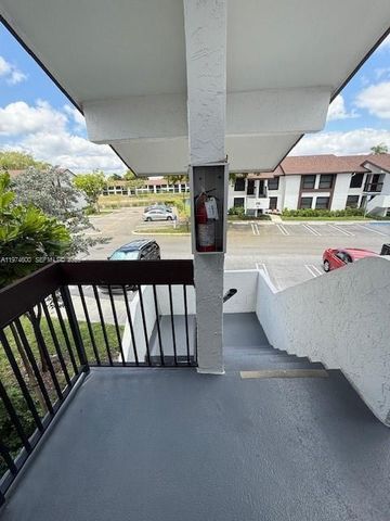 207 Lake Pointe Dr 201, Oakland Park, FL 33309