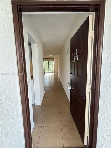 207 Lake Pointe Dr 201, Oakland Park, FL 33309