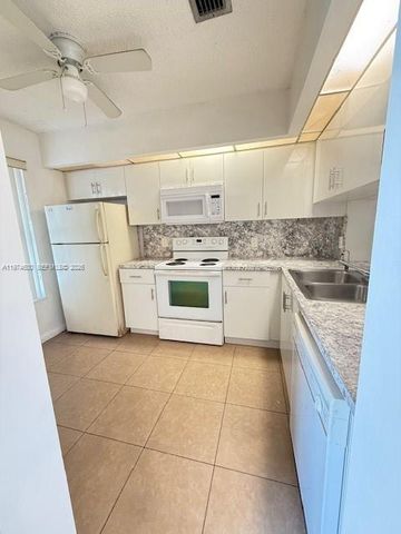 207 Lake Pointe Dr 201, Oakland Park, FL 33309