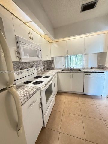 207 Lake Pointe Dr 201, Oakland Park, FL 33309