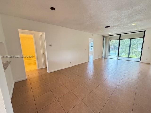 207 Lake Pointe Dr 201, Oakland Park, FL 33309