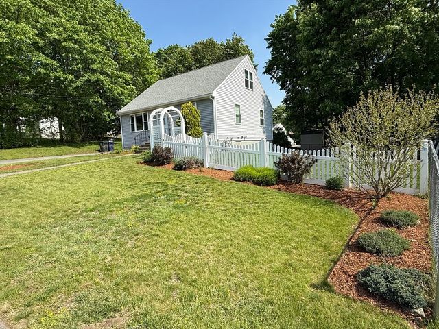 10 Vandette Ave, Dracut, MA 01826