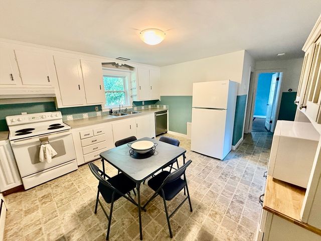 10 Vandette Ave, Dracut, MA 01826