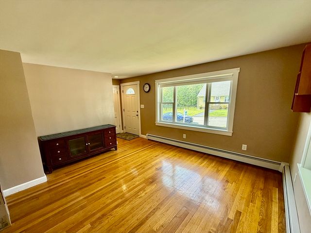 10 Vandette Ave, Dracut, MA 01826