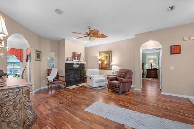6568 Castlewood Street, Navarre, FL 32566