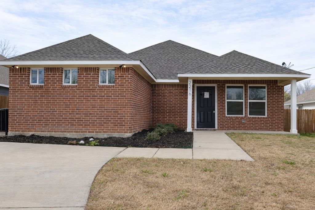 2216 Sayle Street, Greenville, TX 75401