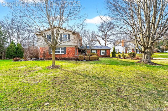 5822 Raven Road, Bloomfield Hills, MI 48301