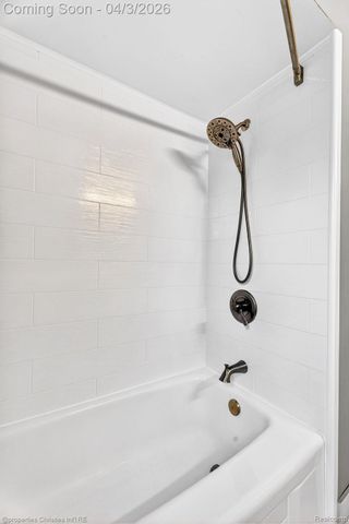 5822 Raven Road, Bloomfield Hills, MI 48301