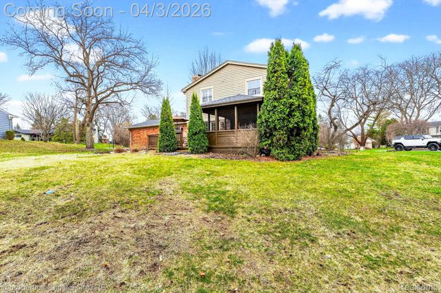 5822 Raven Road, Bloomfield Hills, MI 48301