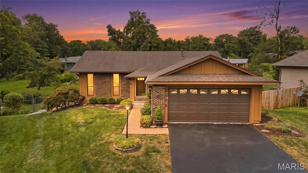 2105 Butterfield Court, Maryland Heights, MO 63043