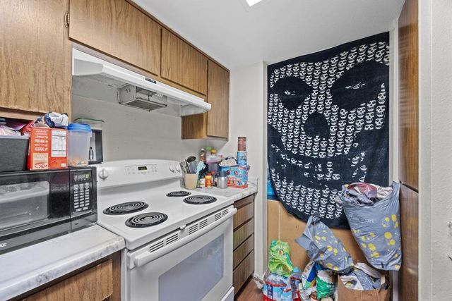 2442 Larkspur Ln #304, Sacramento, CA 95825