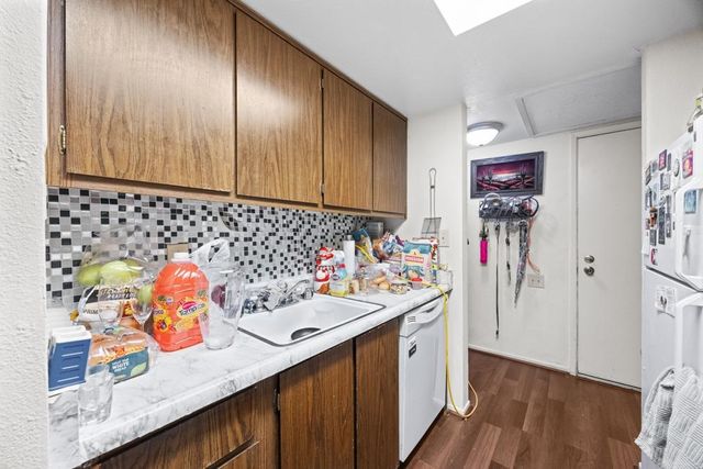 2442 Larkspur Ln #304, Sacramento, CA 95825
