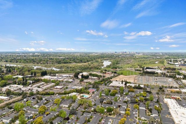 2442 Larkspur Ln #304, Sacramento, CA 95825