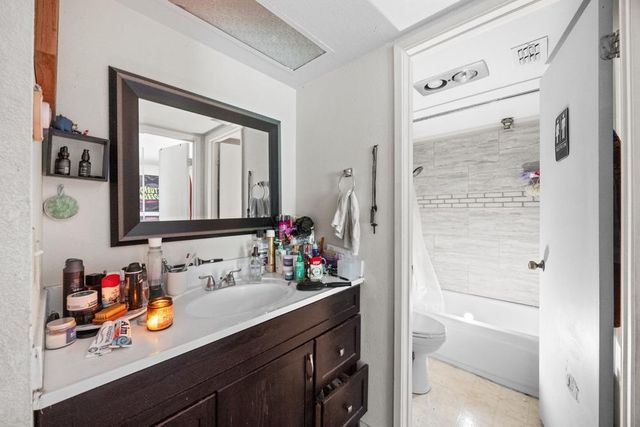 2442 Larkspur Ln #304, Sacramento, CA 95825