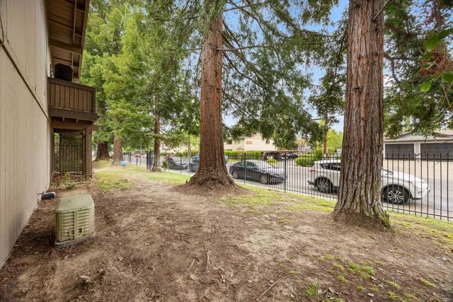 2442 Larkspur Ln #304, Sacramento, CA 95825