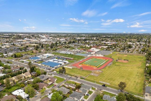 2442 Larkspur Ln #304, Sacramento, CA 95825