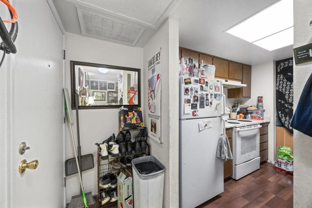 2442 Larkspur Ln #304, Sacramento, CA 95825