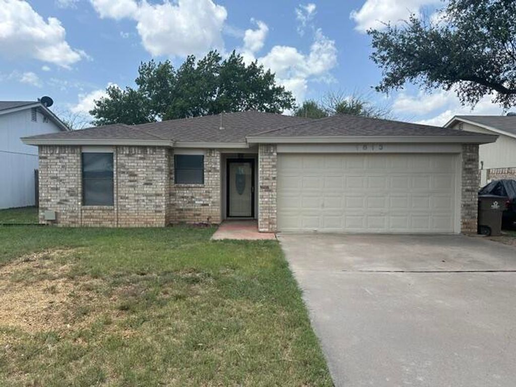 Image 1 of property listing at 1813 La Mesa Lane, San Angelo, TX 76905