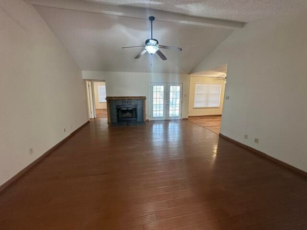 Image 2 of property listing at 1813 La Mesa Lane, San Angelo, TX 76905