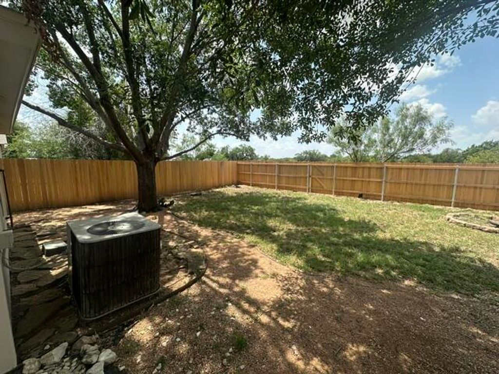 Image 20 of property listing at 1813 La Mesa Lane, San Angelo, TX 76905