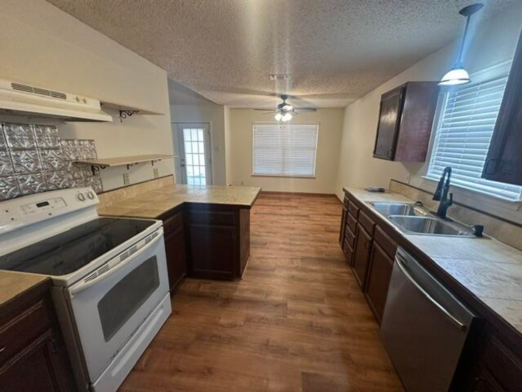 Image 6 of property listing at 1813 La Mesa Lane, San Angelo, TX 76905