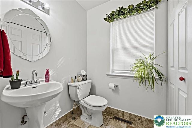 2555 Chestnut Lane, Forks Twp, PA 18040