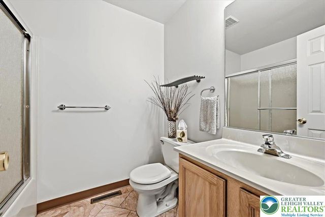 2555 Chestnut Lane, Forks Twp, PA 18040