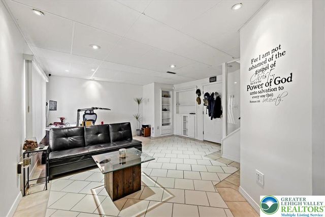 2555 Chestnut Lane, Forks Twp, PA 18040