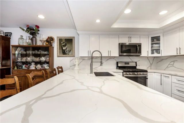2510 N Tustin B, Santa Ana, CA 92705