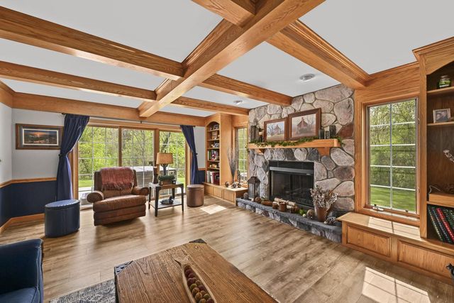 W339S4798 Meadow LANE, Dousman, WI 53118