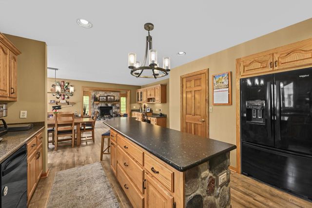 W339S4798 Meadow LANE, Dousman, WI 53118