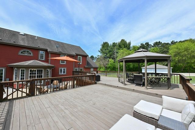 W339S4798 Meadow LANE, Dousman, WI 53118